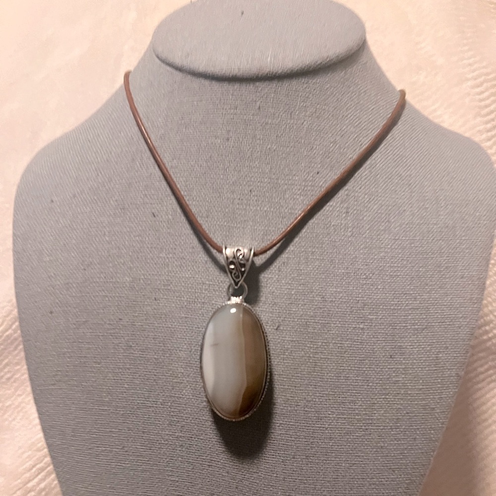 Sale NWOT Large Natural Stone Agate Leather Cord Toggle Necklace